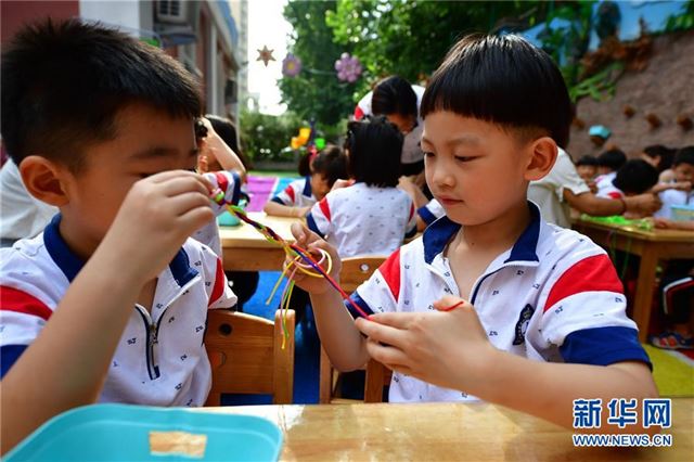 （社会）（3）郑州：幼儿园里迎端午