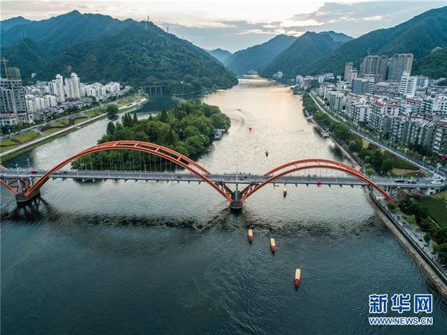 （美丽中国）（5）浙江建德：17℃江水送清凉