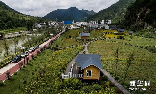 （美丽中国）（4）陕西洛南：鲜花木屋惹人醉