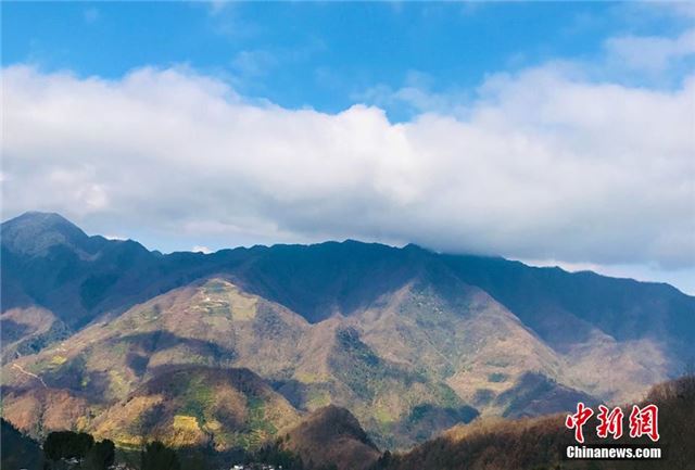 甘肃文县现“江南春景” 水天一色辉映成画