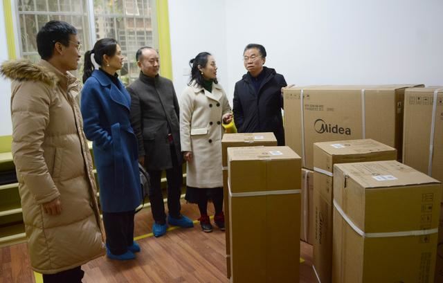 温暖公益行—长沙市谢晓钢美术馆举行空调捐赠仪式