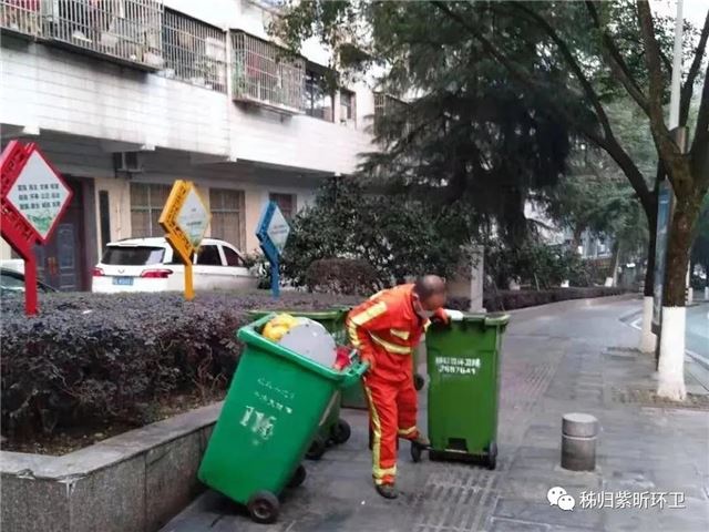 紫昕环卫人：春节坚守岗位 用心扮靓城市