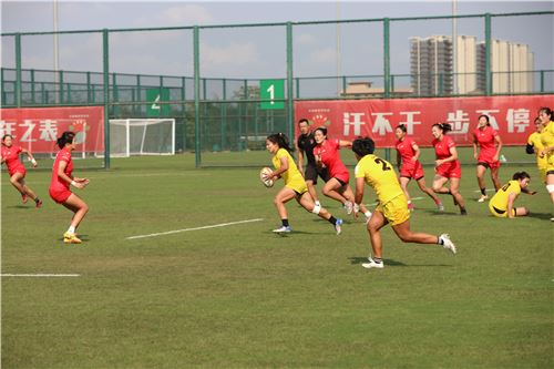 画家黄建南先生赞助奥运备战中国女子橄榄球队