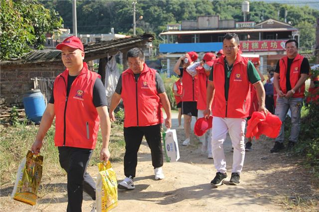 八闽敬老爱幼慈善行动走进福建南安