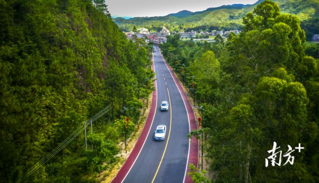 陆河县的四好农村路。摄影：陈少锐