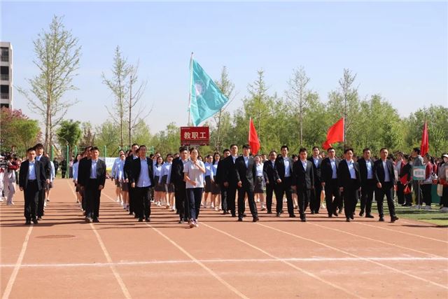 教职工方阵1.JPG