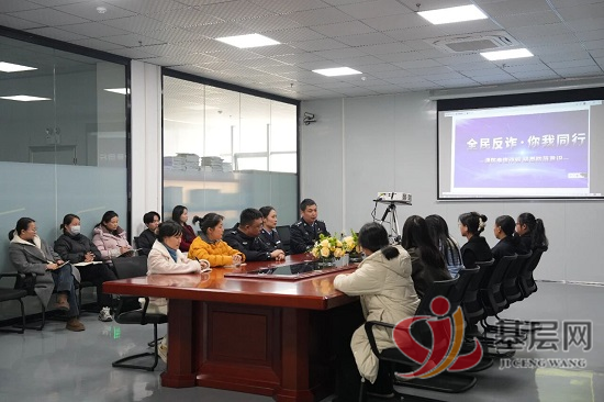 0813484884383311_92.png 0813484884383311_92.png