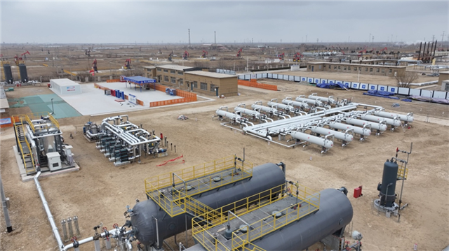 油田之中建热田 中